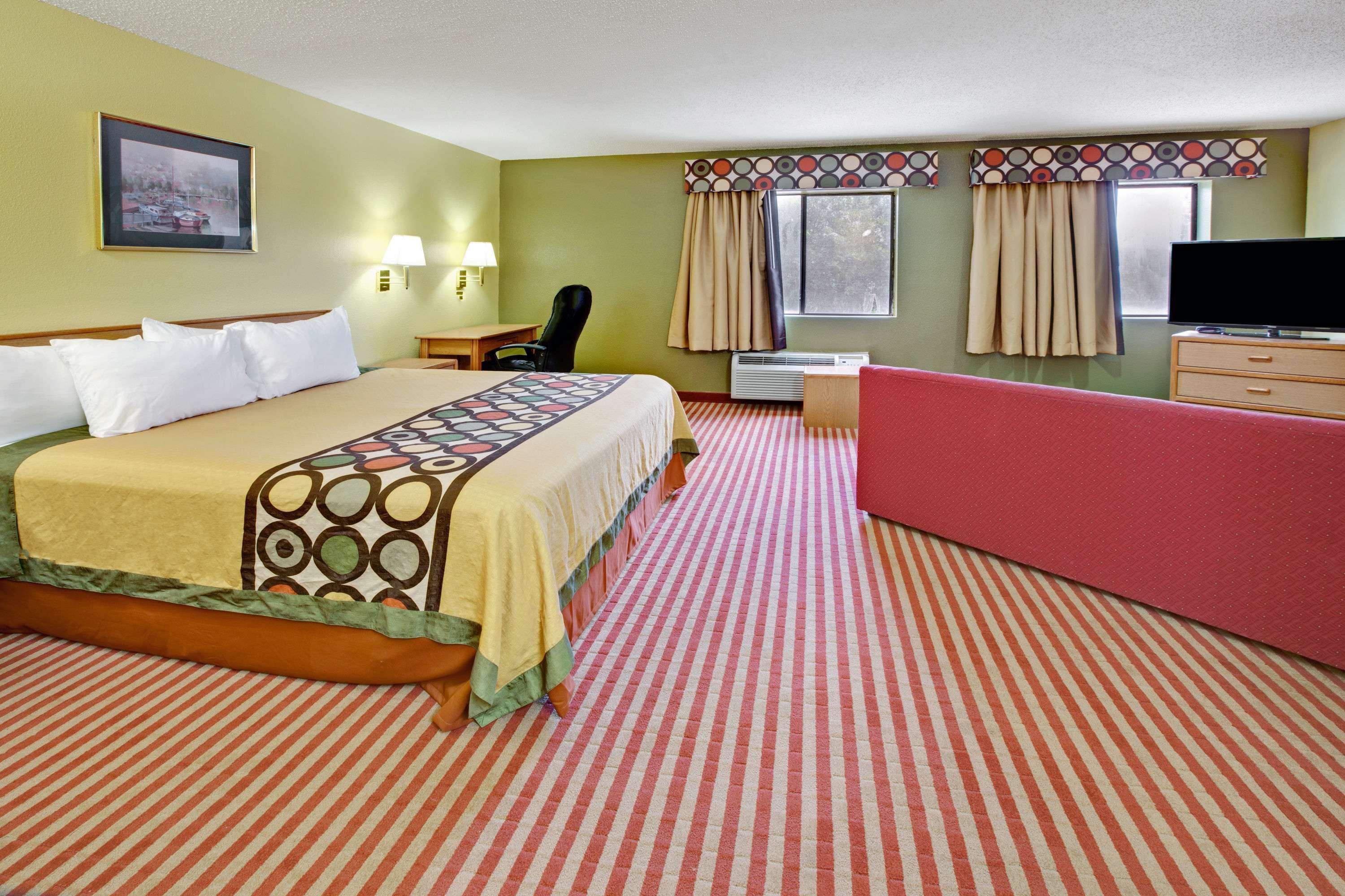 Super 8 By Wyndham Pasadena Hotel Exterior photo